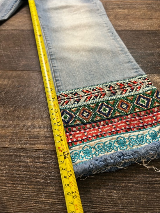 Driftwood Women’s Colette Mid Rise Classic Fit Embroidered Blue Jeans Sz 31